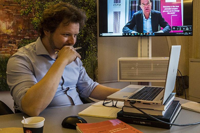 PM Mark Rutte visits Maastricht University online