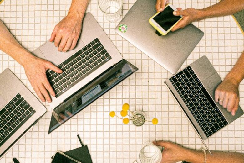 phonesandlaptops