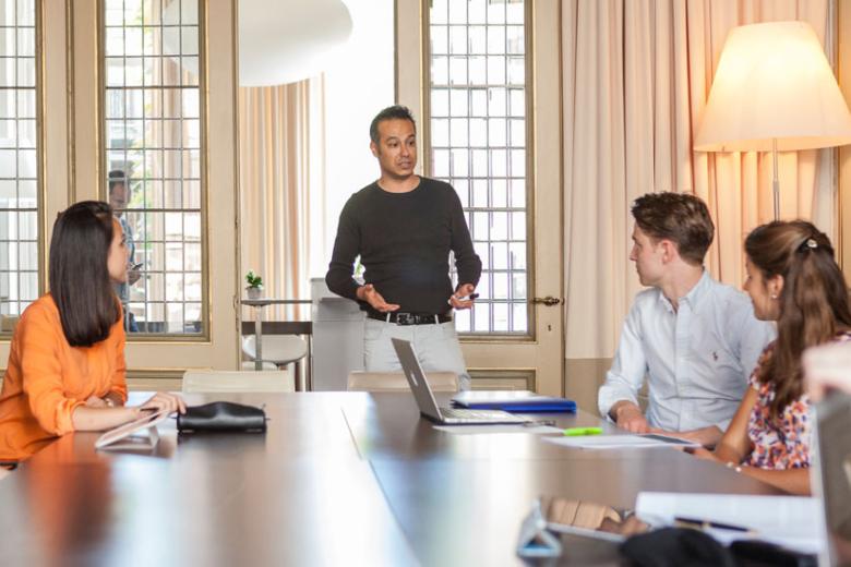 Professionals (support en academic staff)