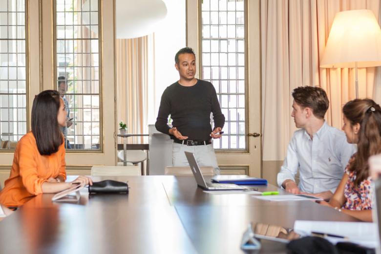 Professionals (support en academic staff)