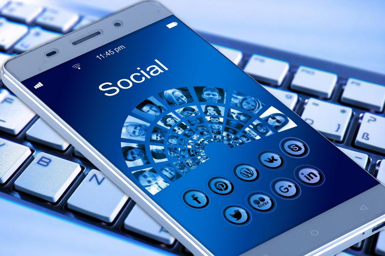 Social media FASoS