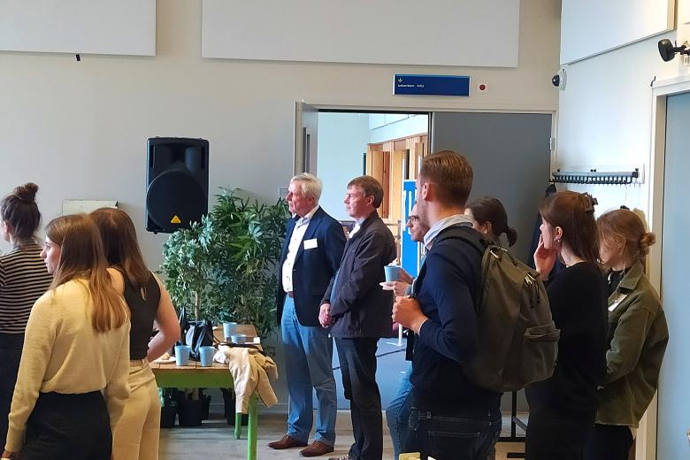 crowd during the network meeting