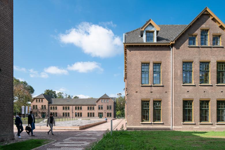 Campus tapijn photo 3