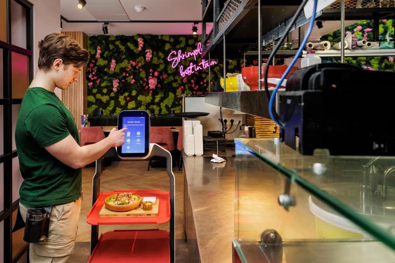 Service robot at Dadawan restaurant