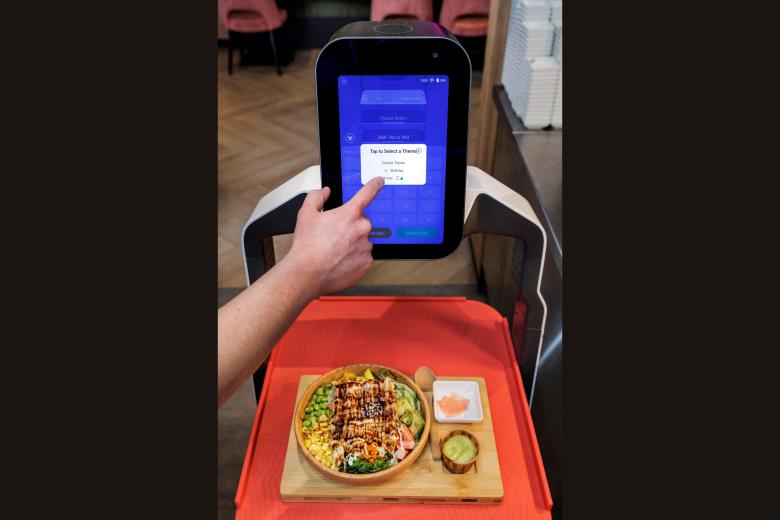 Service robot at Dadawan restaurant