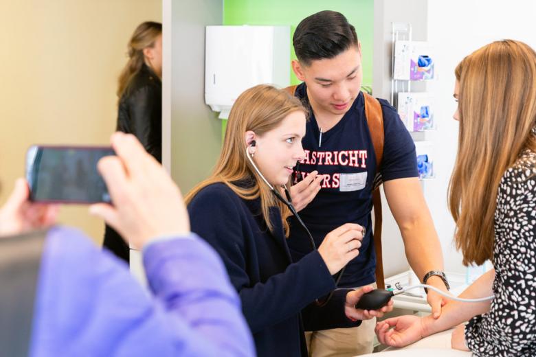 Students at a skillslab
