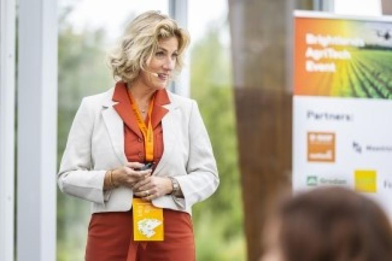 Op dinsdag 8 oktober vond het eerste Brightlands AgriTech Event plaats, waar bezoekers kennismaakten met de nieuwste AgriTech-technologieën en deelnamen aan een divers programma, met onder andere een keynote van Ellis Janssen van Philips Horticulture LED Solutions.