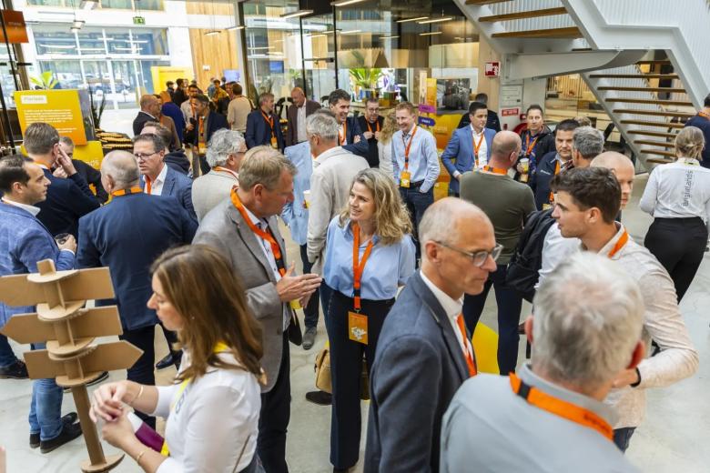 De 350 deelnemers kregen ook de mogelijkheid om met elkaar in gesprek te gaan.