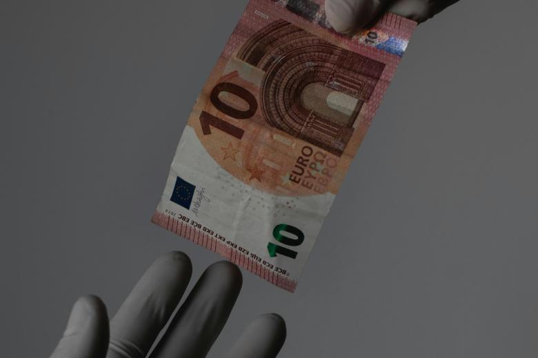 Pledge first, Think Later! Janek Kretschmer BLOG