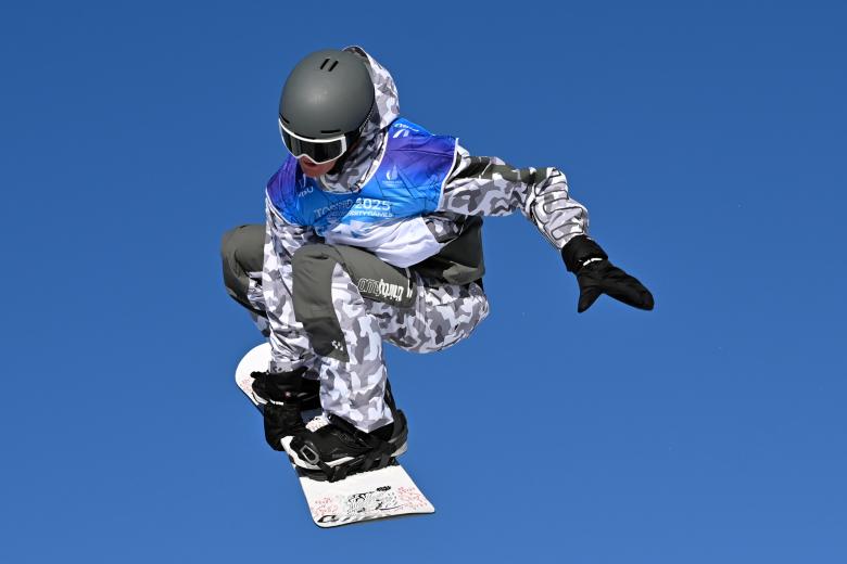 UM-student Thom Vogel op zijn snowboard