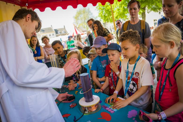 Kinderen bij wetenschapsfestival Expeditie Next