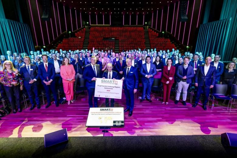 Group photo at Brightlands symposium