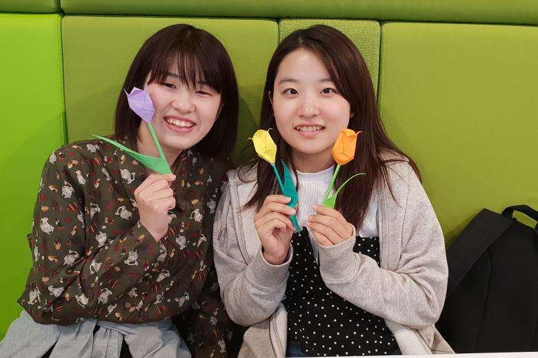CES students from Meiji Gakuin University during an origami workshop