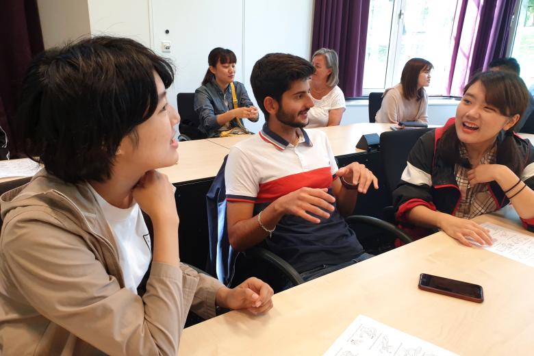 CES students from Meiji Gakuin University in a Maastricht University classroom