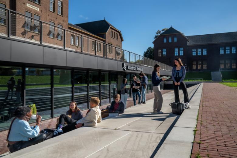 students sitting on the stairs at Tapijn Z