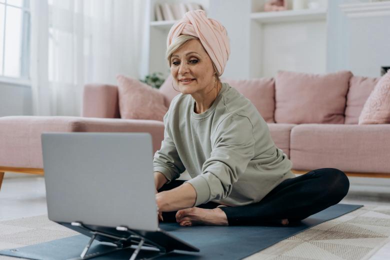 Elderly lady with laptop