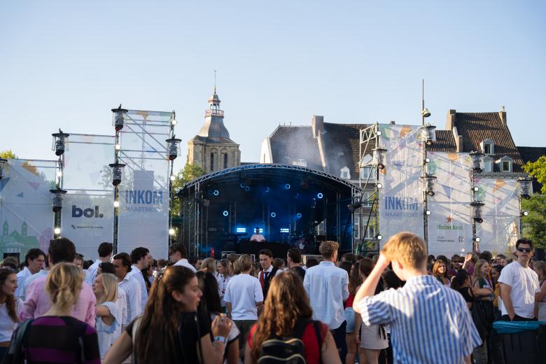 John Tana performed at the Markt during the official opening of the INKOM.