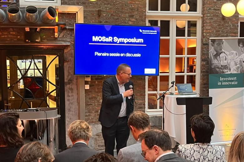 Raymond Schlossels presenteert tijdens het mosar symposium