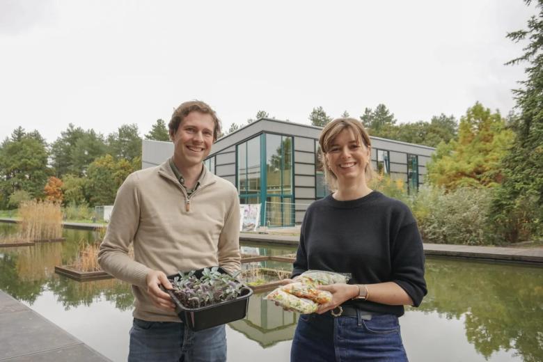  Niels Peeters & Loes Janssen