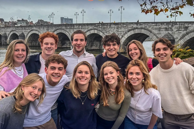 Lily Hilt samen met andere studentambassadeurs van Door Het Geluid