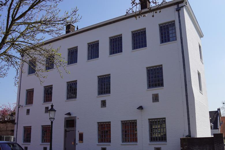 Foto: Maastricht – Minderbroedersberg 6a (GM-1748), via Wikimedia Commons. Bewerking(en): geen. Licentie: Creative Commons Naamsvermelding-GelijkDelen 4.0 Internationaal (CC BY-SA 4.0). Bron: Wikimedia Commons.