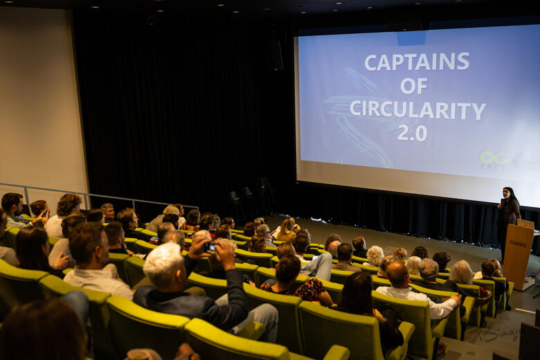 Een volle zaal in het SCHUNCK Glaspaleis