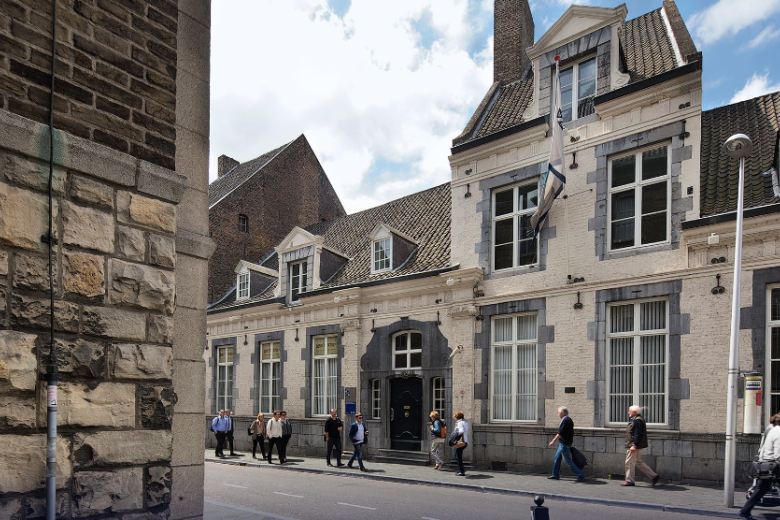 Bouillonstraat 8-10, de 'Hof van Slijpe'.