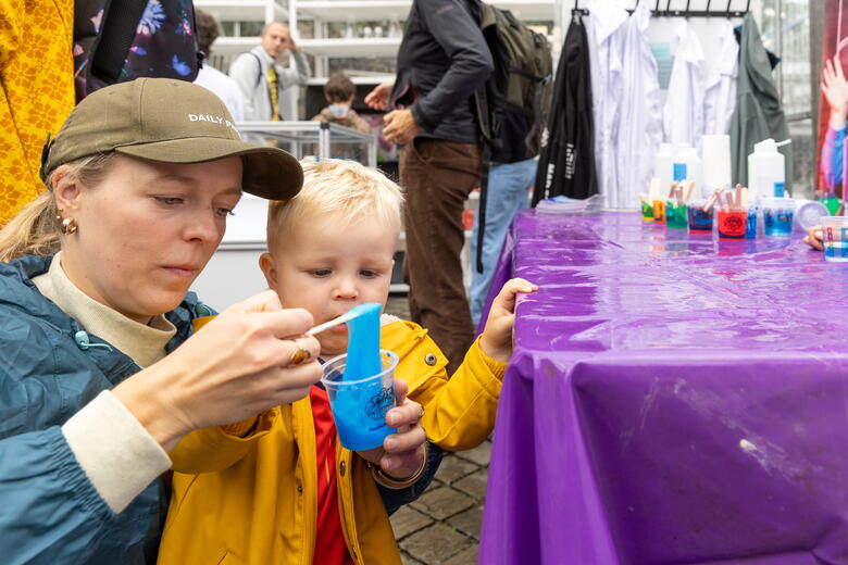 Universiteit Maastricht tijdens de Stadsparade Maastricht