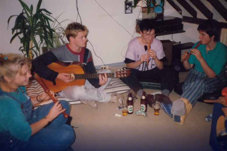 José Otten and her roommates
