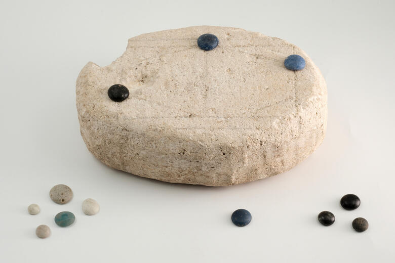 Roman gemaboard with pieces from Coriovallum
